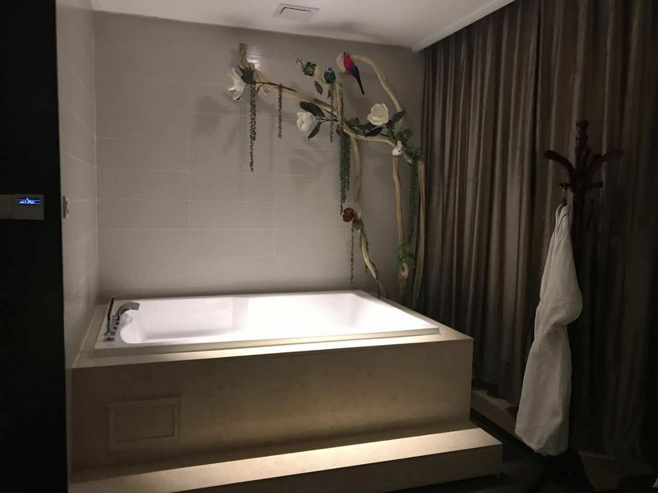 黄岛领袖汇商务会所：高端水疗商务体验新篇章